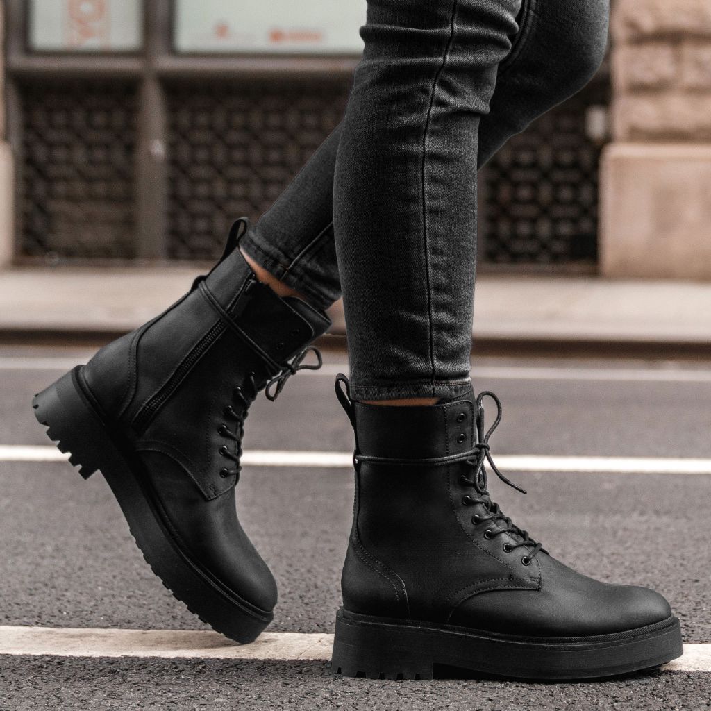 Women | Quest | Black Matte
