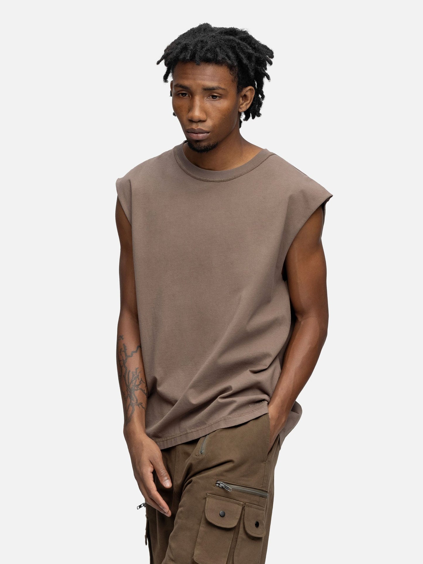 SLEEVELESS T-SHIRT MUD