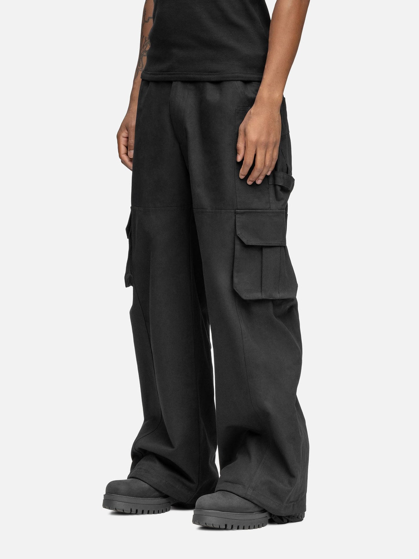 W1 CARGO BLACK