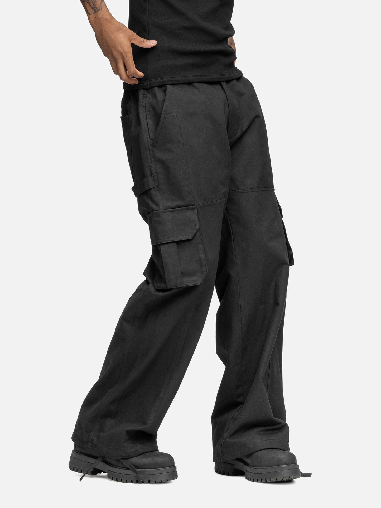 W1 CARGO BLACK