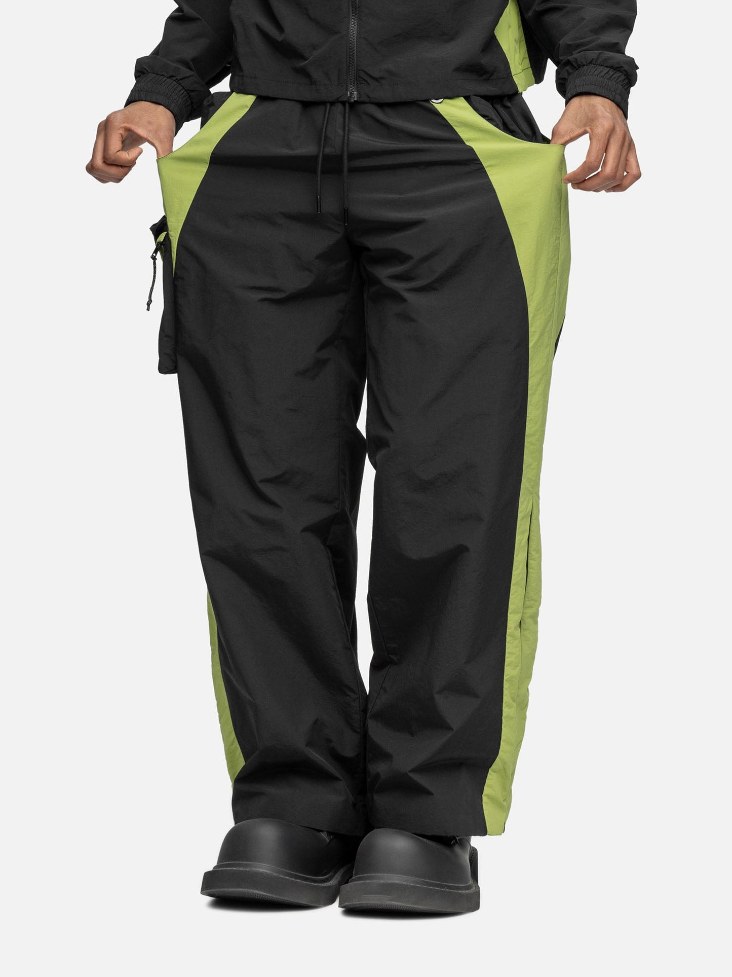 W2 CARGO BLACK