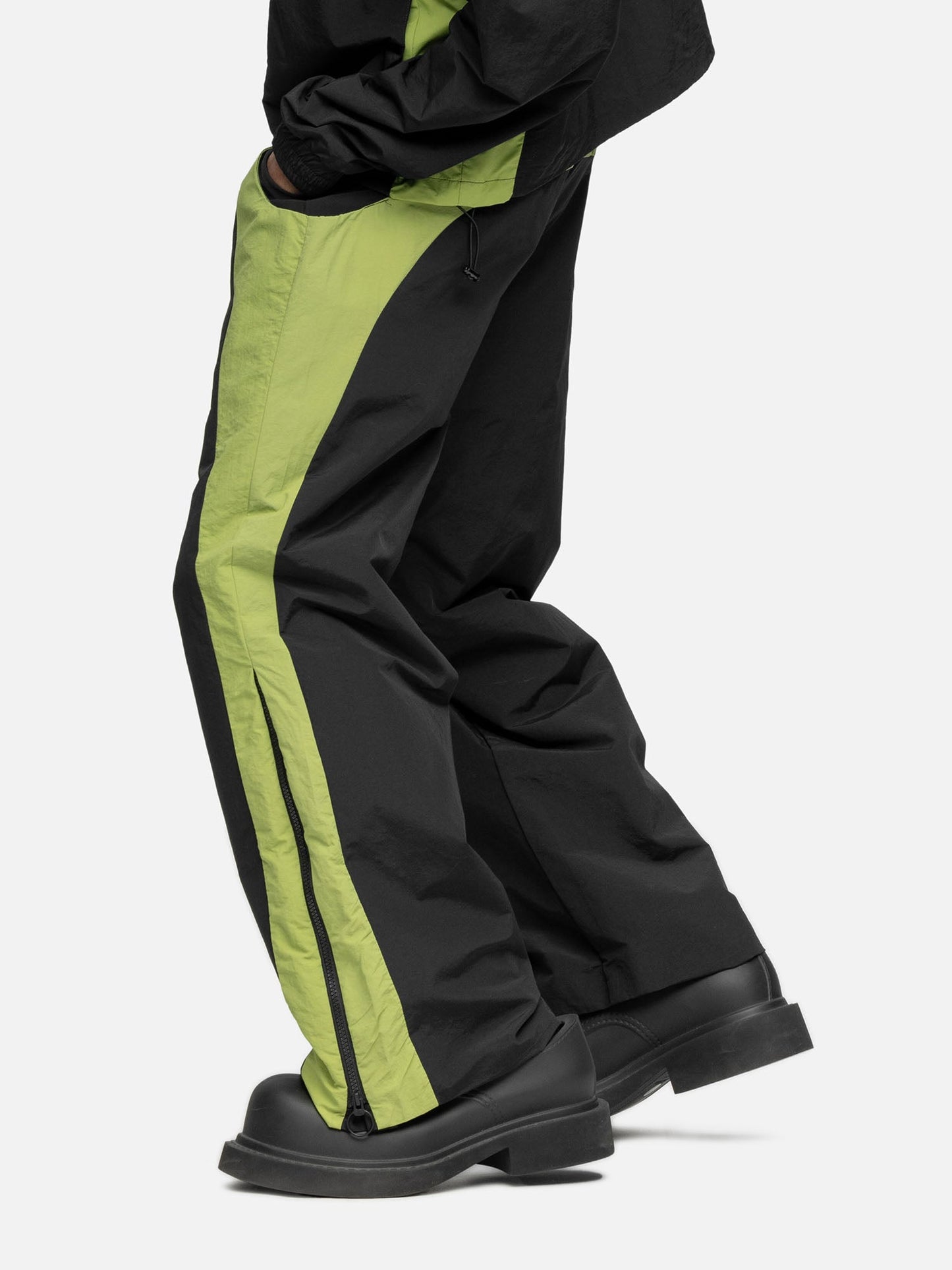 W2 CARGO BLACK