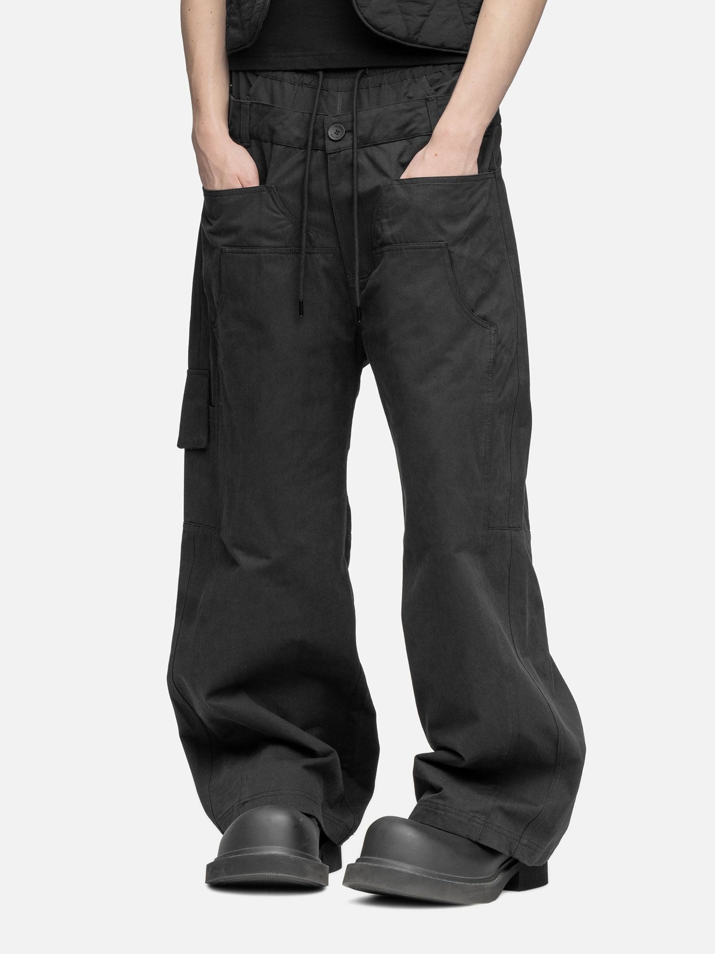 W4 CARGO BLACK