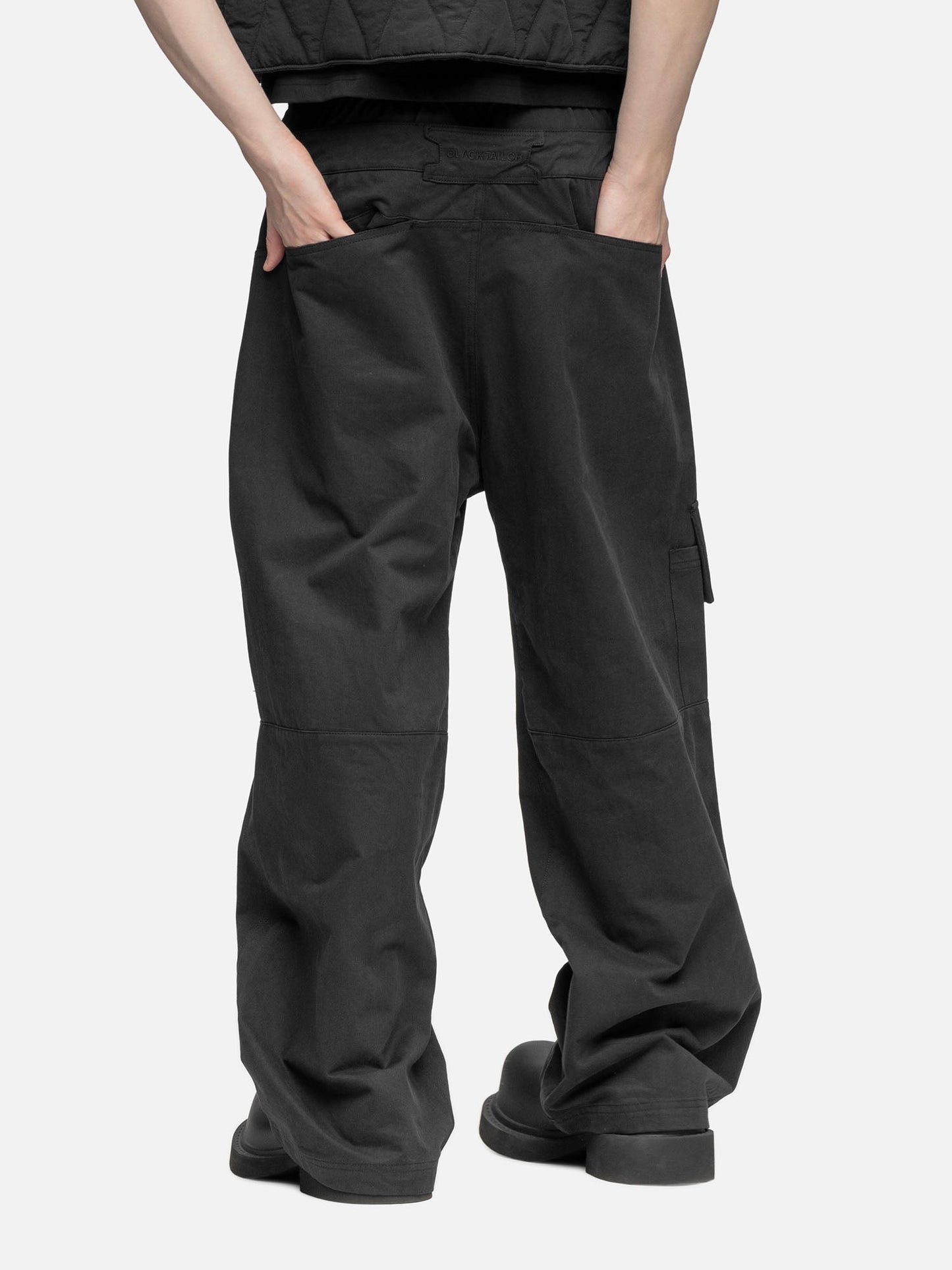 W4 CARGO BLACK
