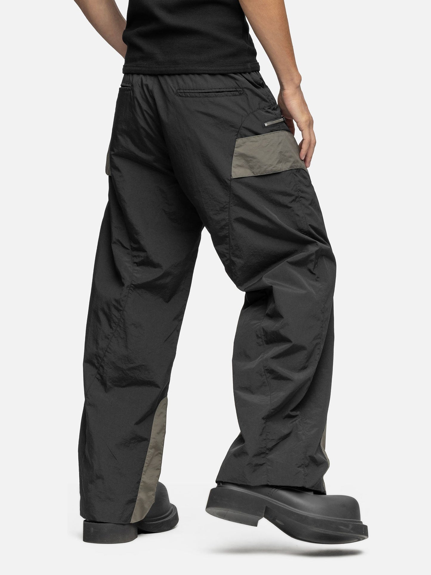 W7 CARGO BLACK