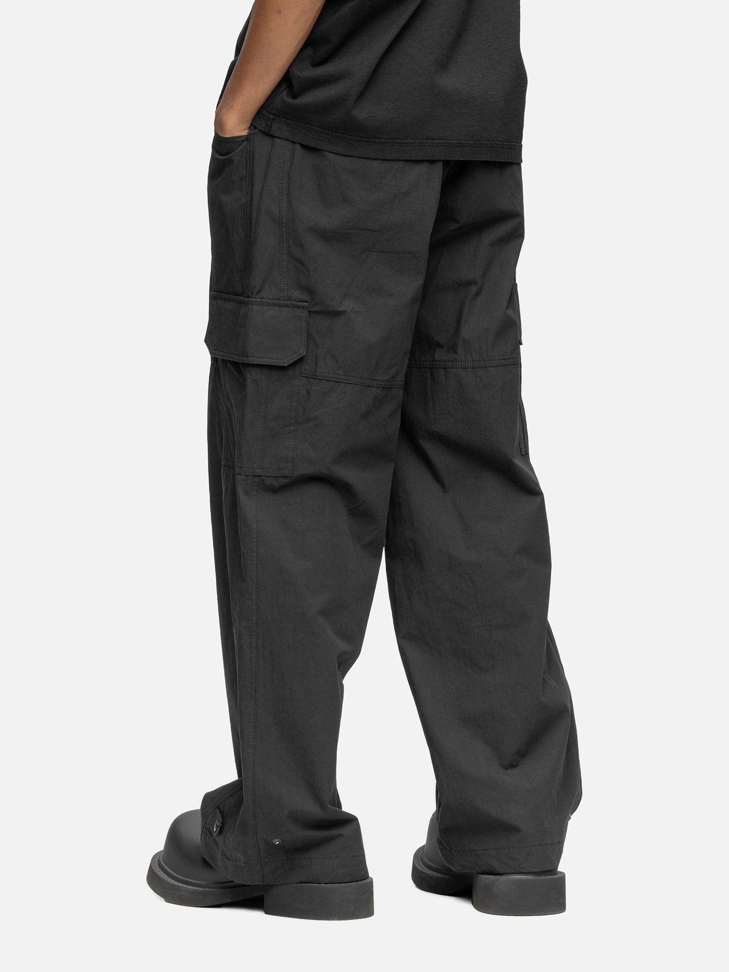 W8 CARGO BLACK