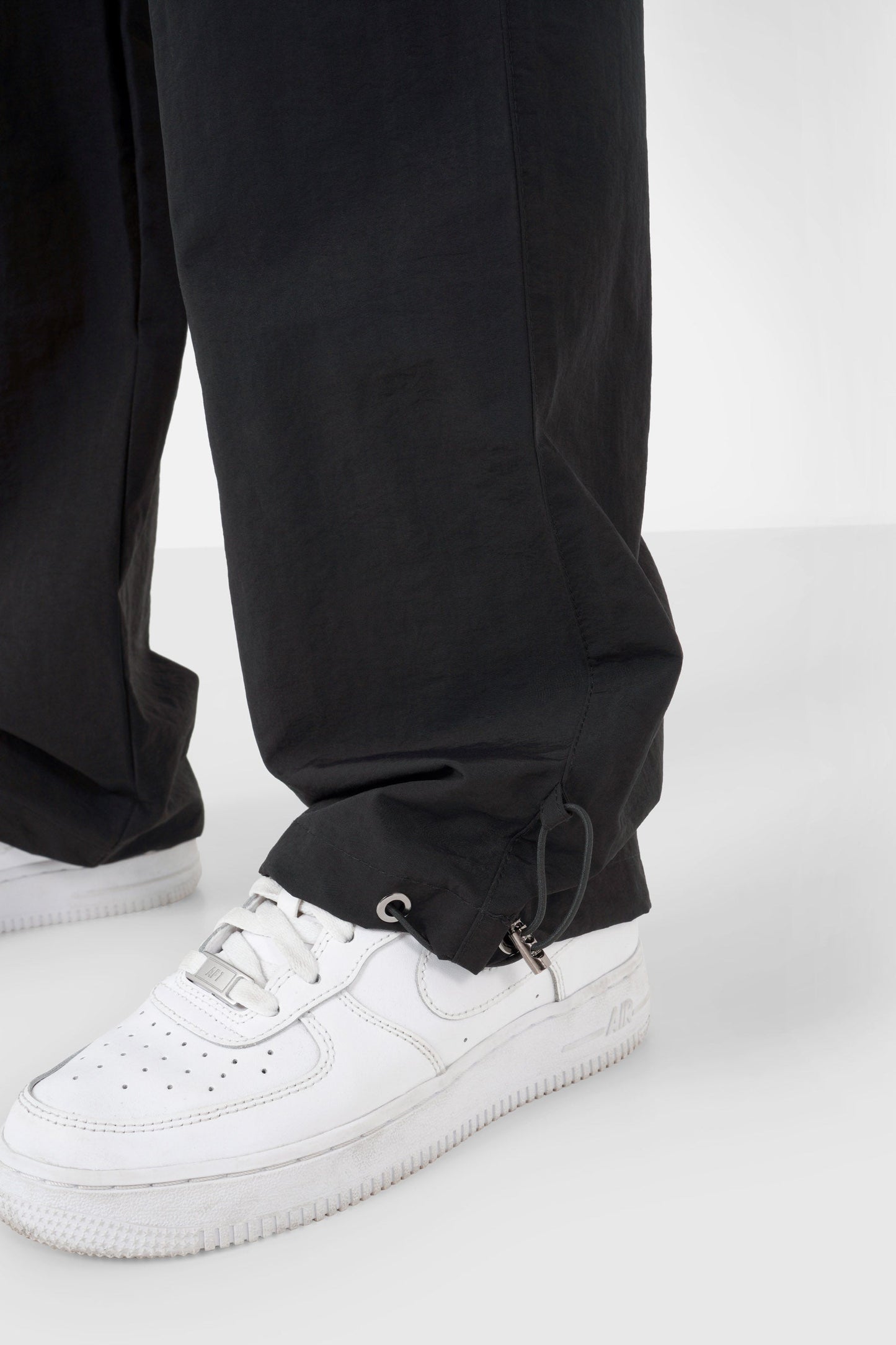 Nylon cargo pocket pants Black