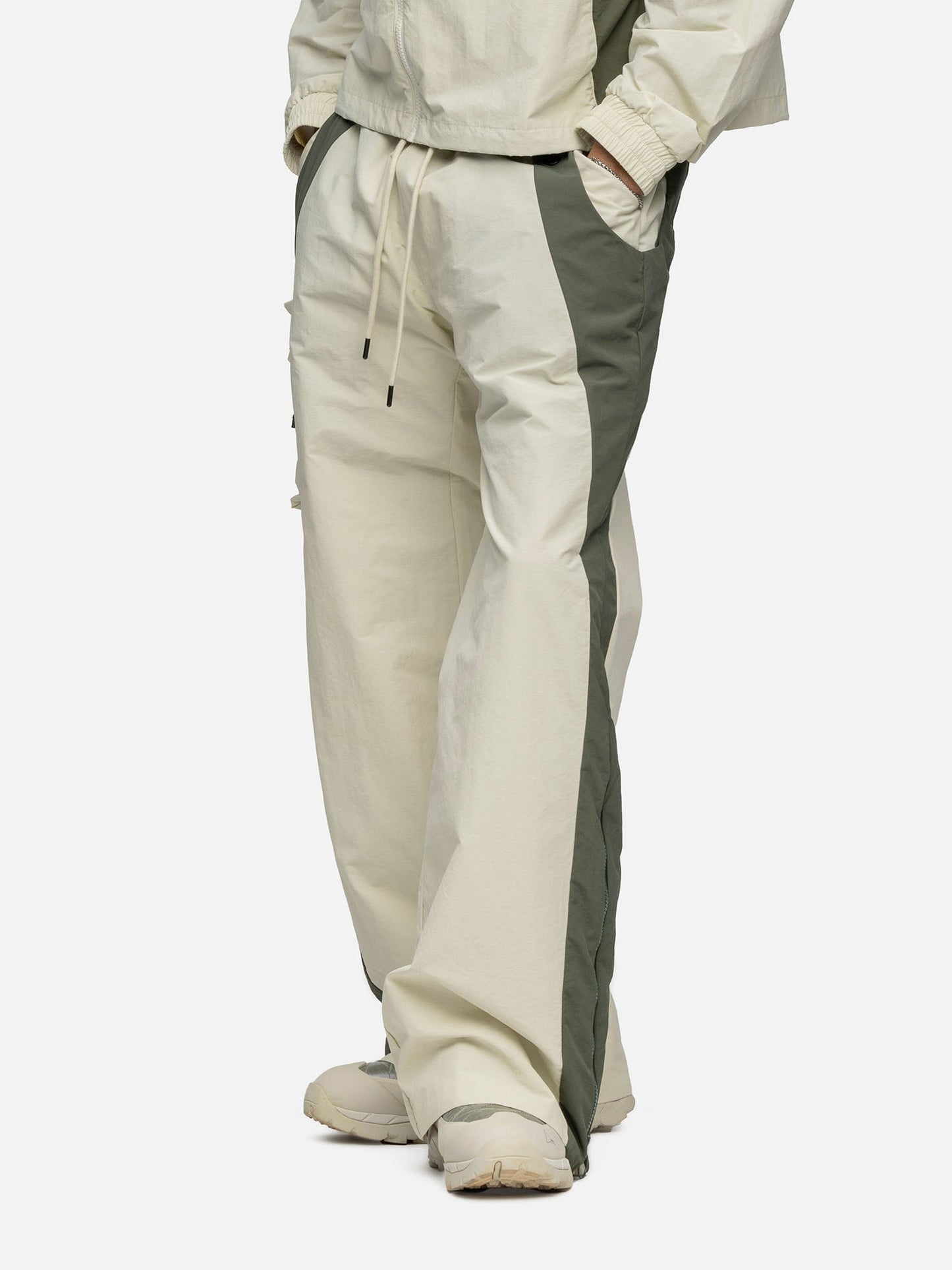 W2 CARGO IVORY