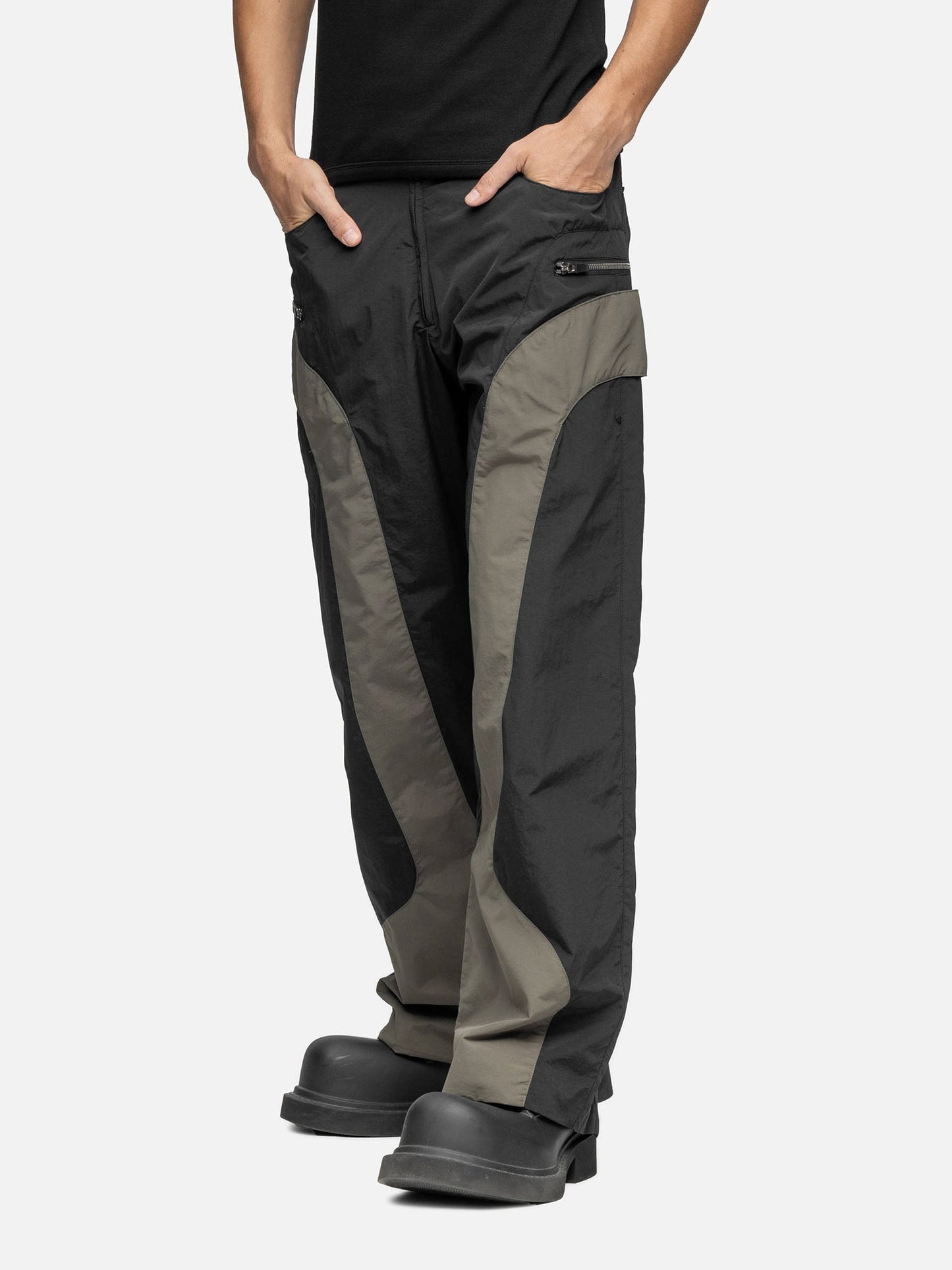 W7 CARGO BLACK