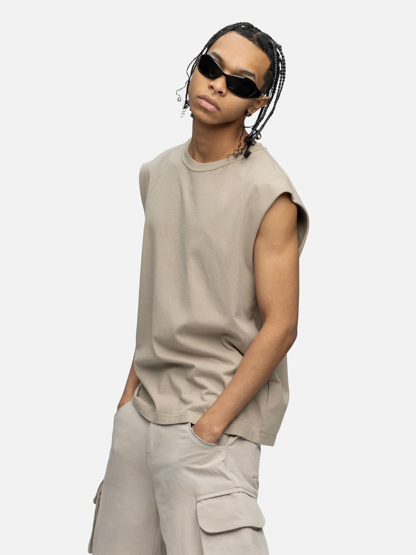 SLEEVELESS T-SHIRT CEMENT